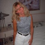 Femme cougar sexy docile pour coquin dominateur très souvent disponible